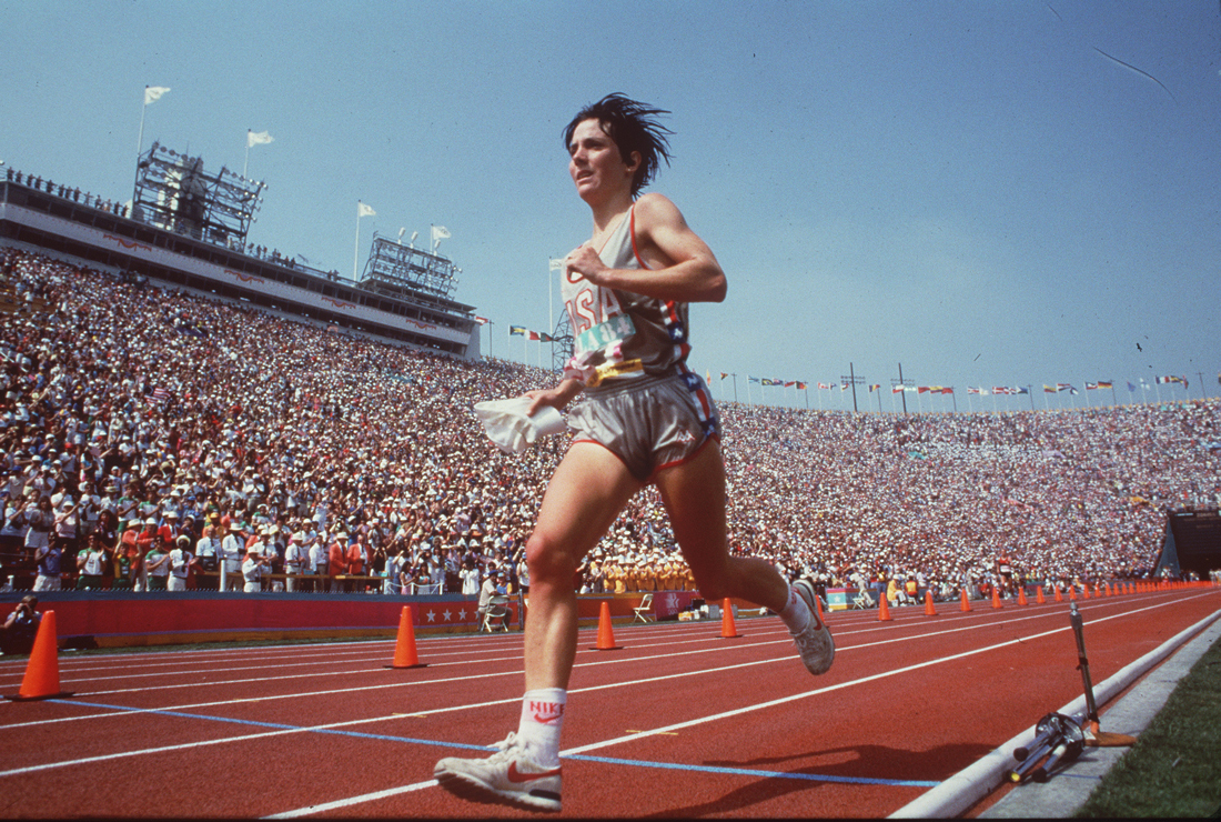 Joan Benoît, médaille d'or du premier marathon féminin de l'histoire en 1984, à Los Angeles. ©GETTY-IMAGES-JOE-KENNEDY