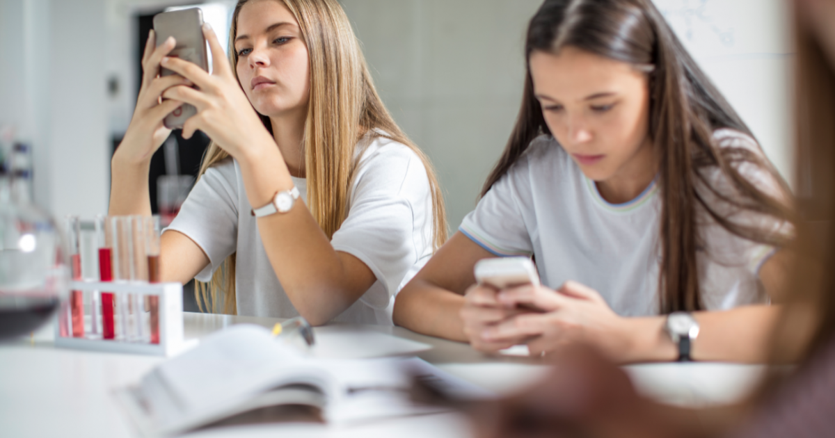 Adolescents accro au smartphone : comment gérer la situation ?