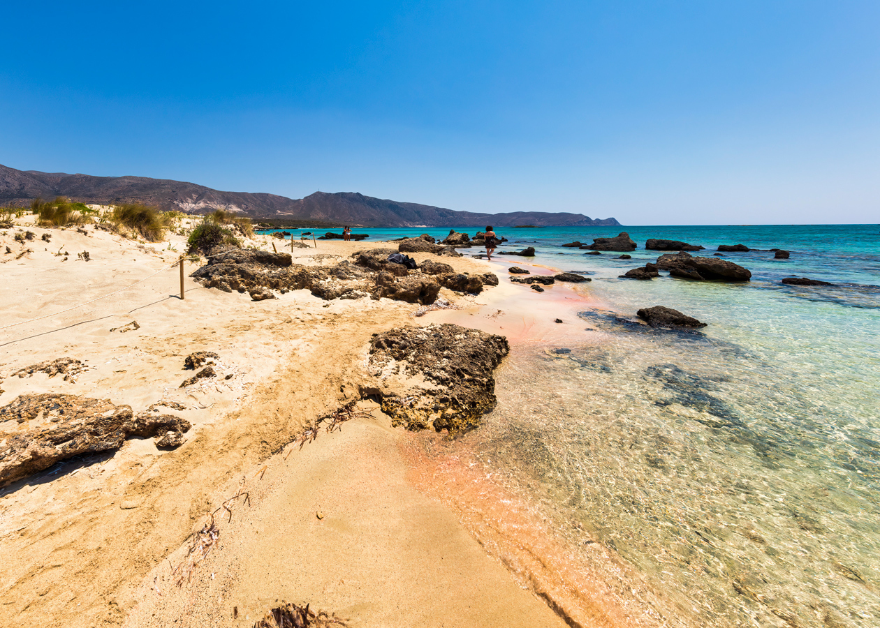 Plage en péril: L'île de Paros, menacée par la privatisation